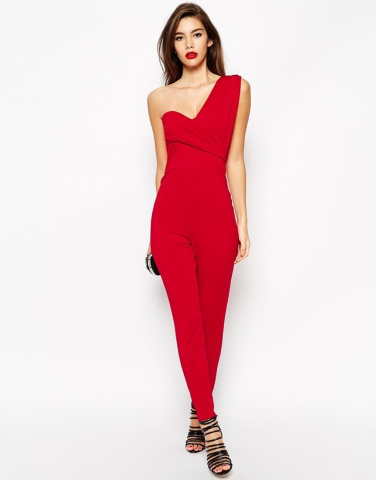 quelle chaussure avec une combinaison pantalon rouge look élégant femme affaire