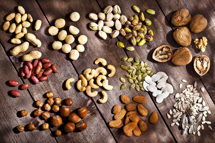 aliments anti-fatigue consommer des noix et des graines