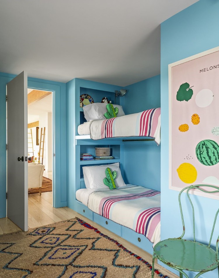 aménagement petite chambre enfant lit superposé intégré mur