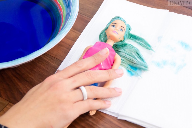 astuces pour barbie coloriage cheveux bleus