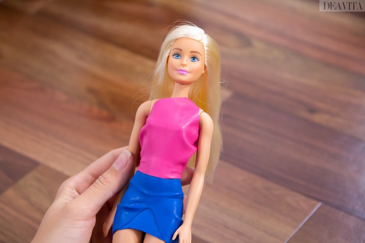 astuces pour barbie mini jupe bleue haut rose