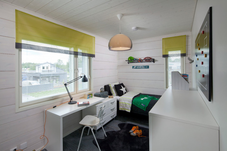 chambre enfant avec bureau fenetre store vert pomme commode blanche