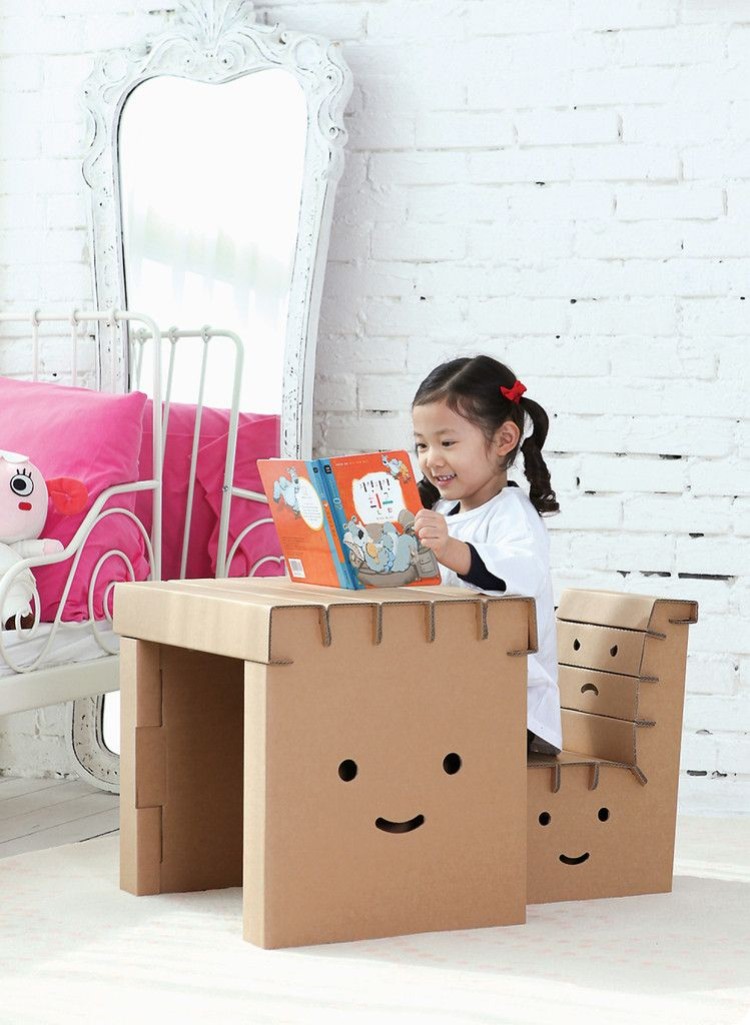 comment fabriquer un bureau pour enfant en carton idée DIY originale écolo facile