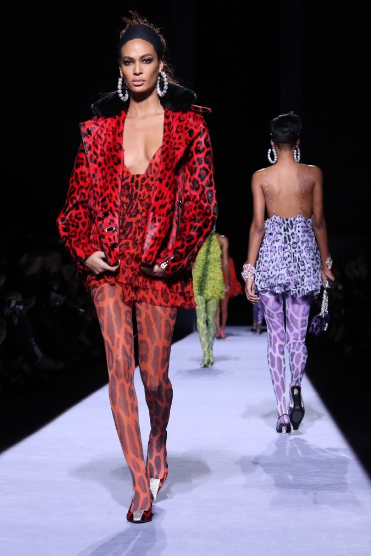 comment porter un collant imprimé léopard maison couture défilé