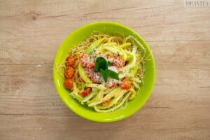 comment préparer pâtes aux courgettes tomates cerises parmesan basilic