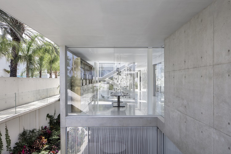 décoration minimaliste béton et verre maison moderne