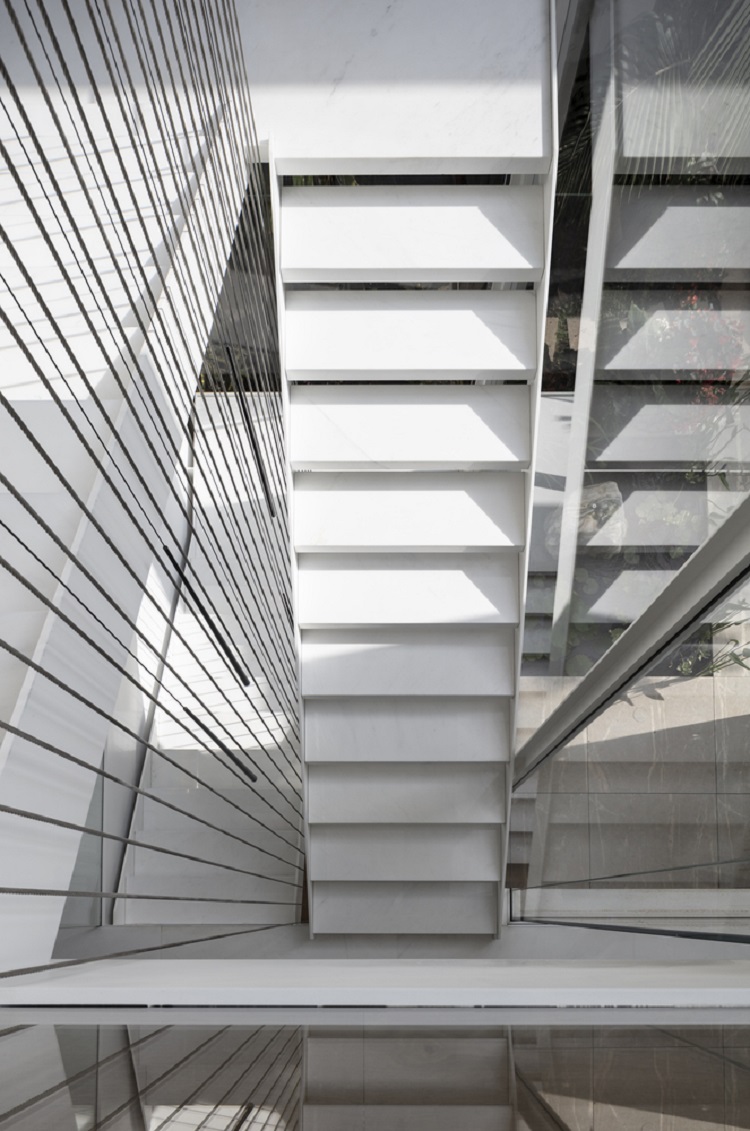 décoration minimaliste escalier blanc maison contemporaine