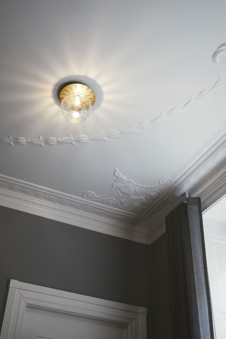 luminaire scandinave applique plafond boule verre souffle plafond moulures decoratives