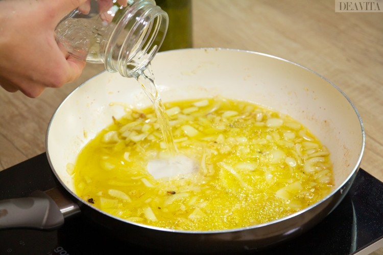 Pavés De Saumon à La Crème Fraîche Et Aux épinards Cuits à