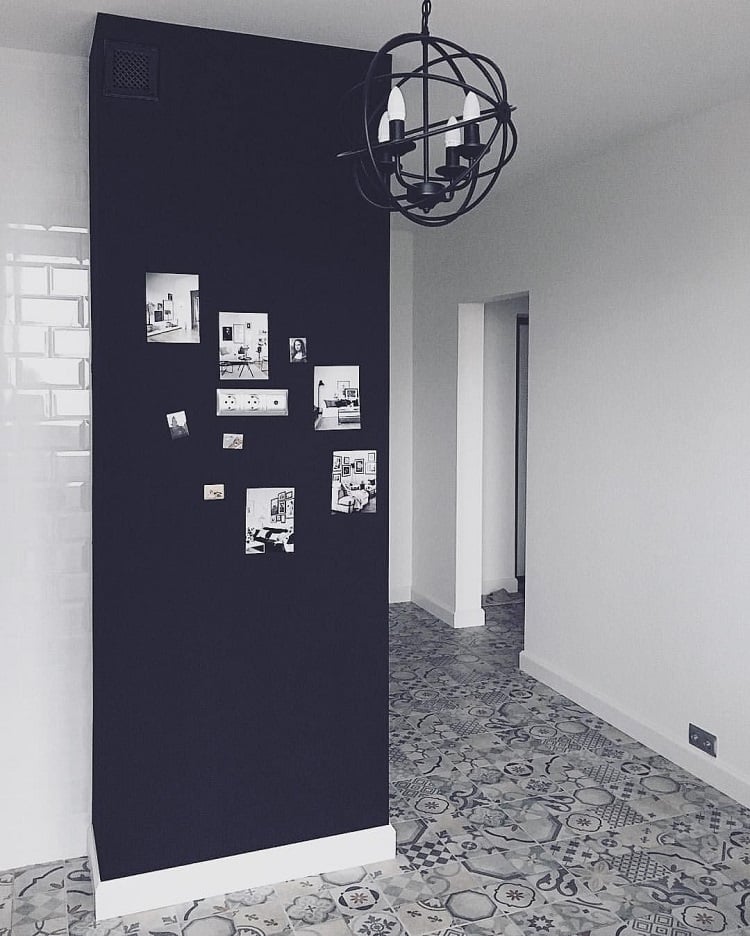 peinture magnétique mur dans le couloir expositions photos