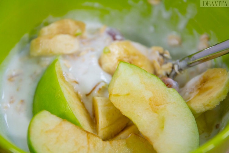 recettes pauvres en glucides yaourt flocons avoine fruits amandes petit déjeuner facile rapide riche fibres