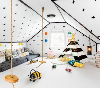 salle de jeux pour enfant deco scandinave stickers croix tipi balancelle bois