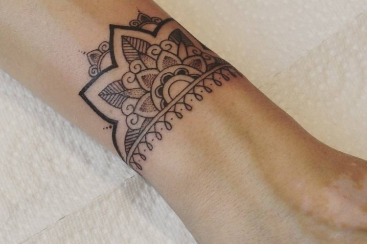 Tatouage bracelet - idées tendance pour le poignet et pour la cheville!