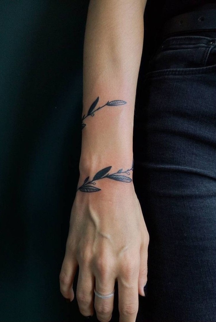 tatouage bracelet motif feuilles modèle unisex tendance mini tatouages