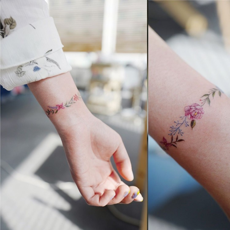 tatouage bracelet motifs floraux idée tattoo meilleures amies