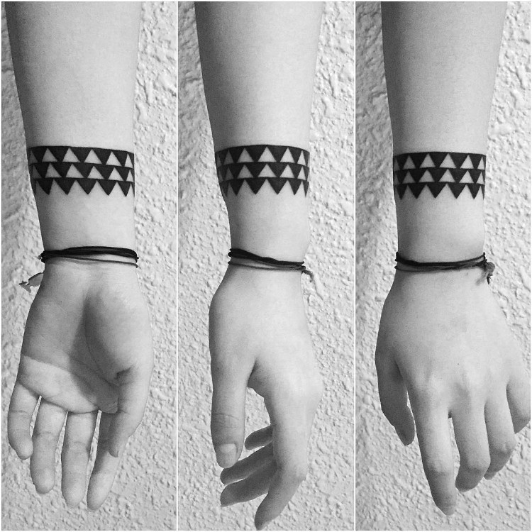tatouage bracelet noir modèle original pour femme