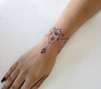 tatouage bracelet élégant pour femme