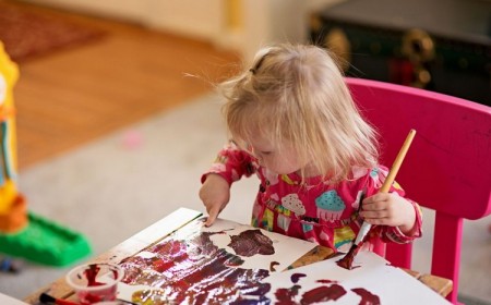 activité manuelle 2 ans peinture aux doigts et avec les mains