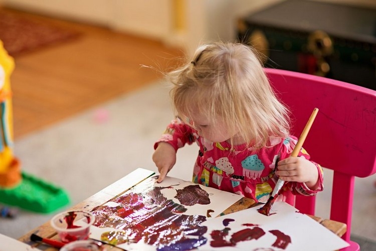 activité manuelle 2 ans peinture aux doigts et avec les mains