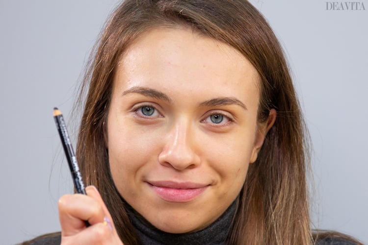comment appliquer de l'eye liner astuces pour réussir crayon noir pointu