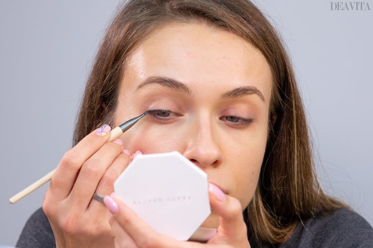 comment appliquer de l'eyeliner erreurs éviter astuces pour réussir maquillage yeux trait noir