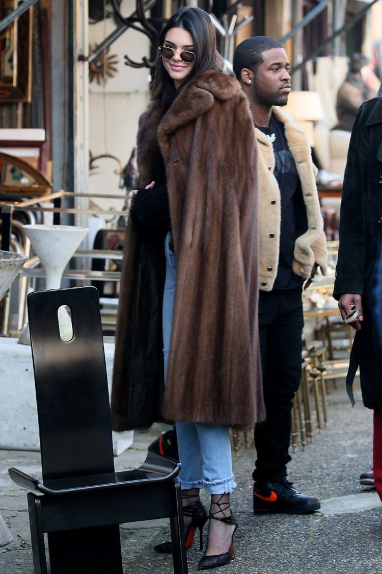 comment choisir un manteau d'hiver long Kendall jenner fausse fourrure
