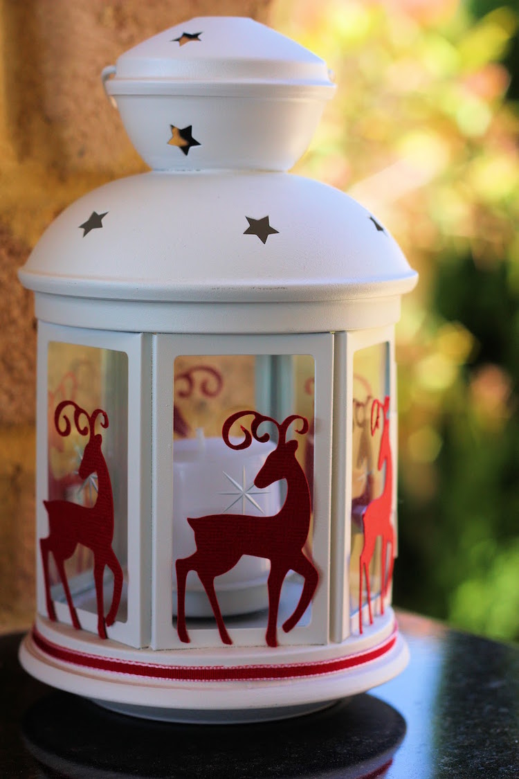 décorer une lanterne pour Noël ikea rotera lanterne blanche deco motif cerf rouge