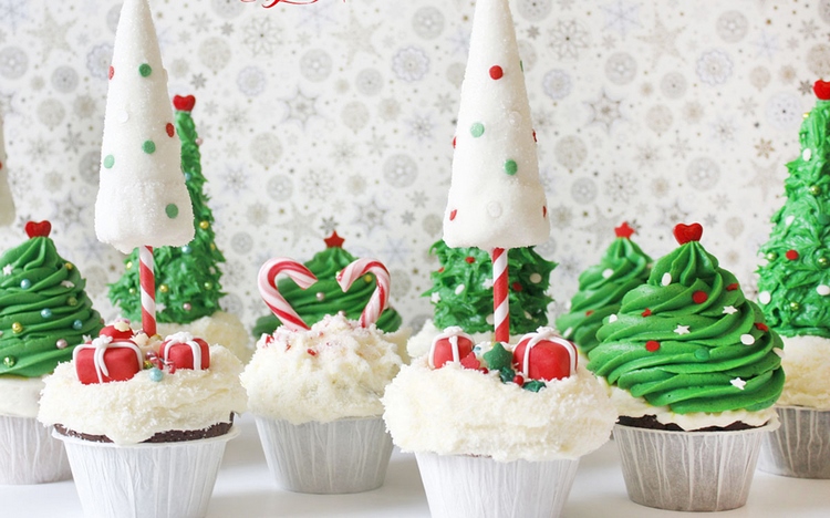 déco cupcake Noël petits sapins crème beurre perles sucre comestibles