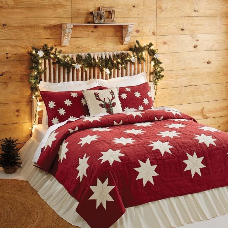 décoration de Noël pour chambre esprit chalet montagne plaids lit rouge motifs flocons neige