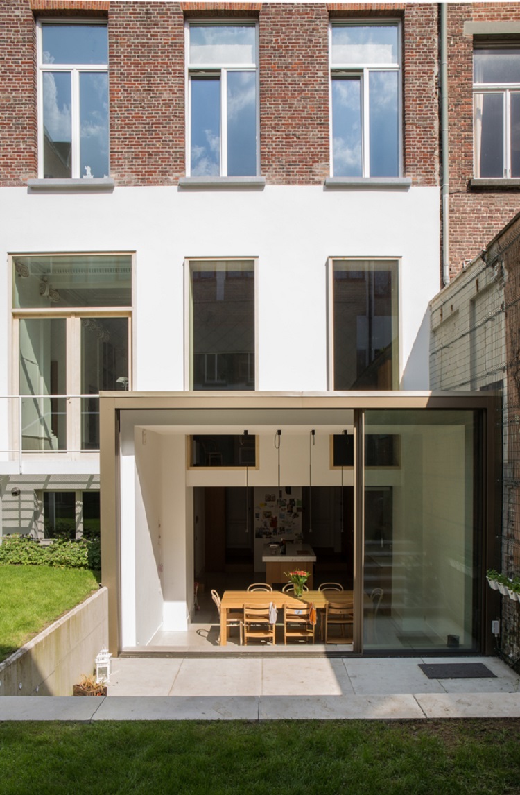 extension maison avec piscine couverte projet architecture moderne studio Belgique aNNo architects