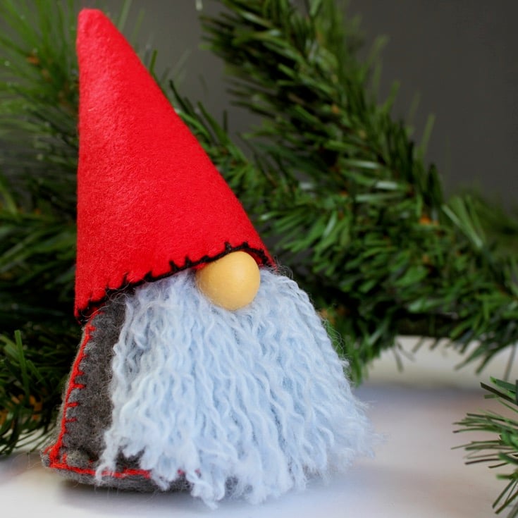 fabriquer un gnome de Noel feutrine fils de laine