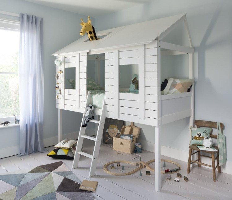 lit cabane à faire soi-même bois peint blanc escalier espace sous lit optimisé idées déco chambre enfants originale