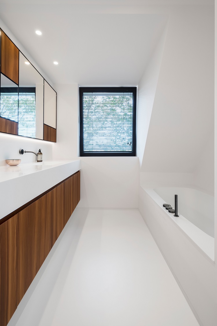 meuble sans poignée salle de bain moderne touches de bois