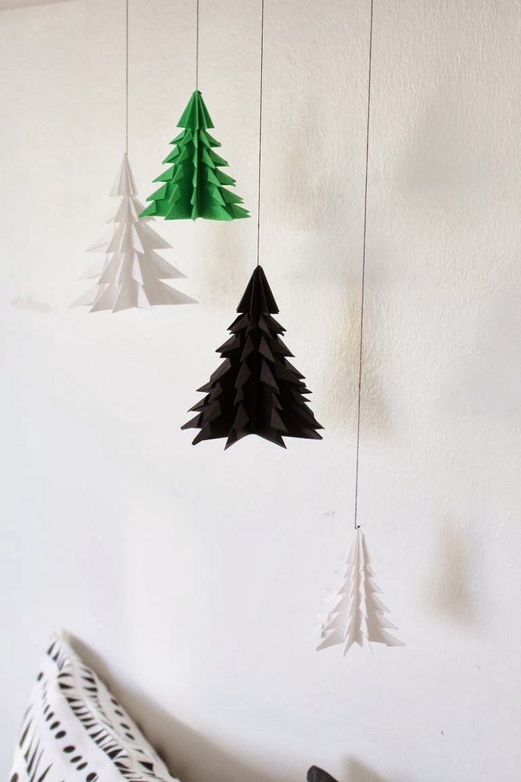 mobile de Noël projet DIY sapins en origami
