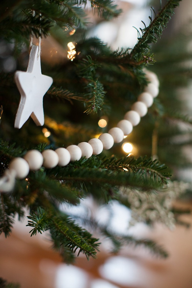 ornements de Noël perles en bois guirlande minimaliste