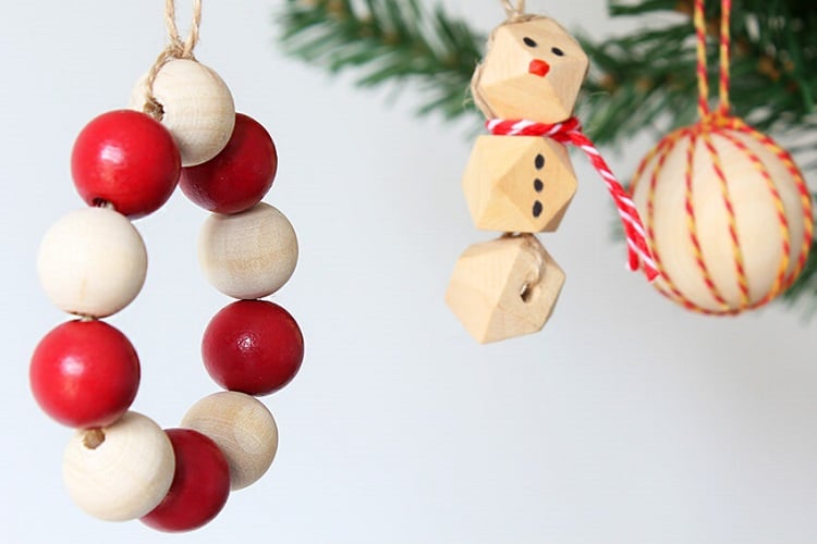 ornements de Noël perles en bois mini couronne colorée idées DIY