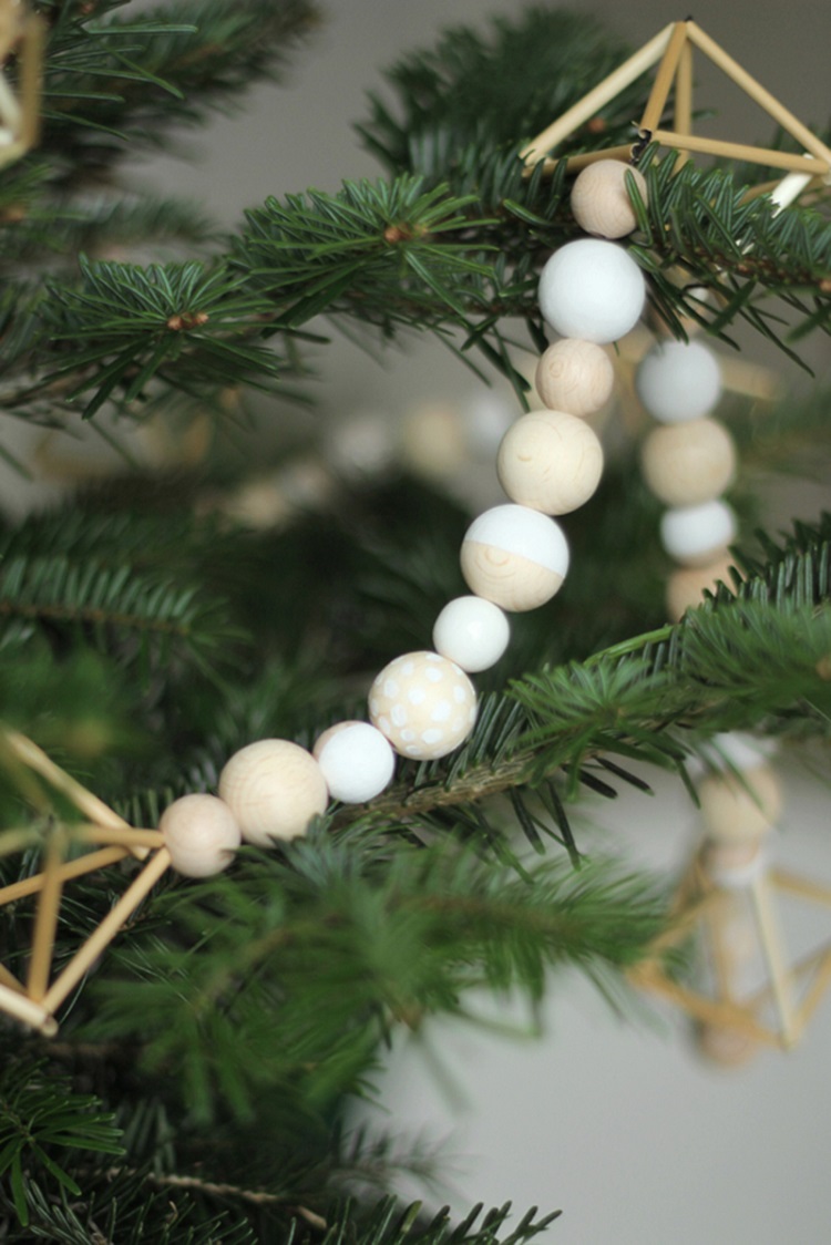 ornements de Noël perles en bois taille différente guirlande
