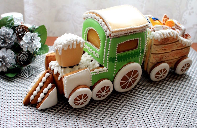 train en pain d’épice glacage royal blanc vert wagon confiseries