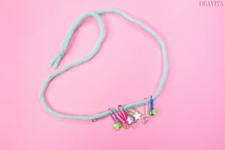 bijoux fantaisie pour petite fille collier fantaisie trombones colorés perles décoratives