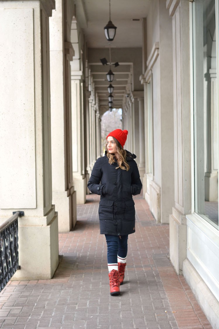 bottes d'hiver femme rouge et bonnet rouge