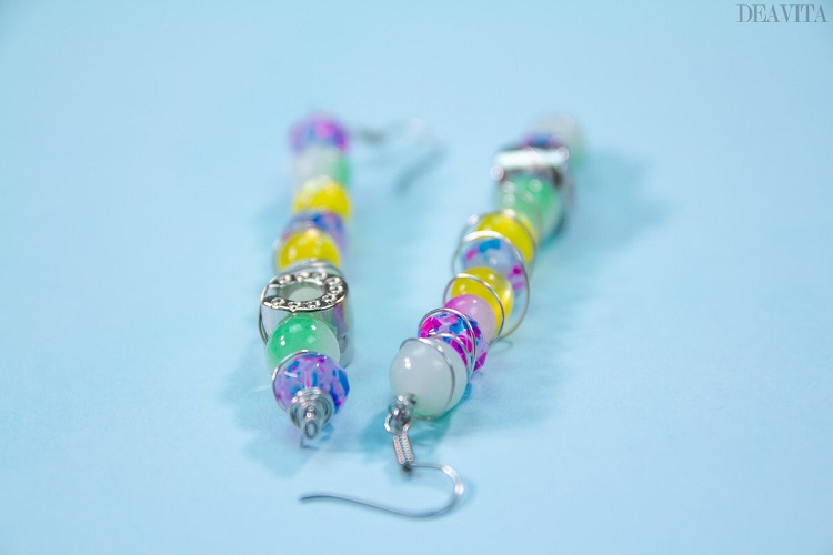 boucles d'oreilles fantaisie fait main perles multicolores idée cadeau personnalisé copine
