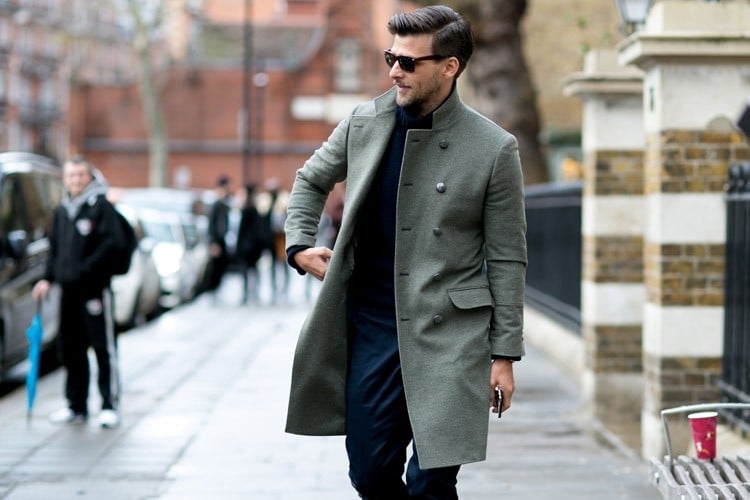 choisir son manteau d'hiver homme modèle long gris sobre tenue élégante