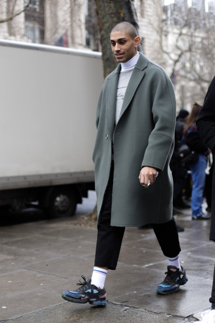 choisir son manteau d'hiver homme modèle long gris style décontracté look urbain