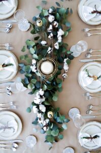 déco d'hiver en eucalyptus centre de table touche de vert