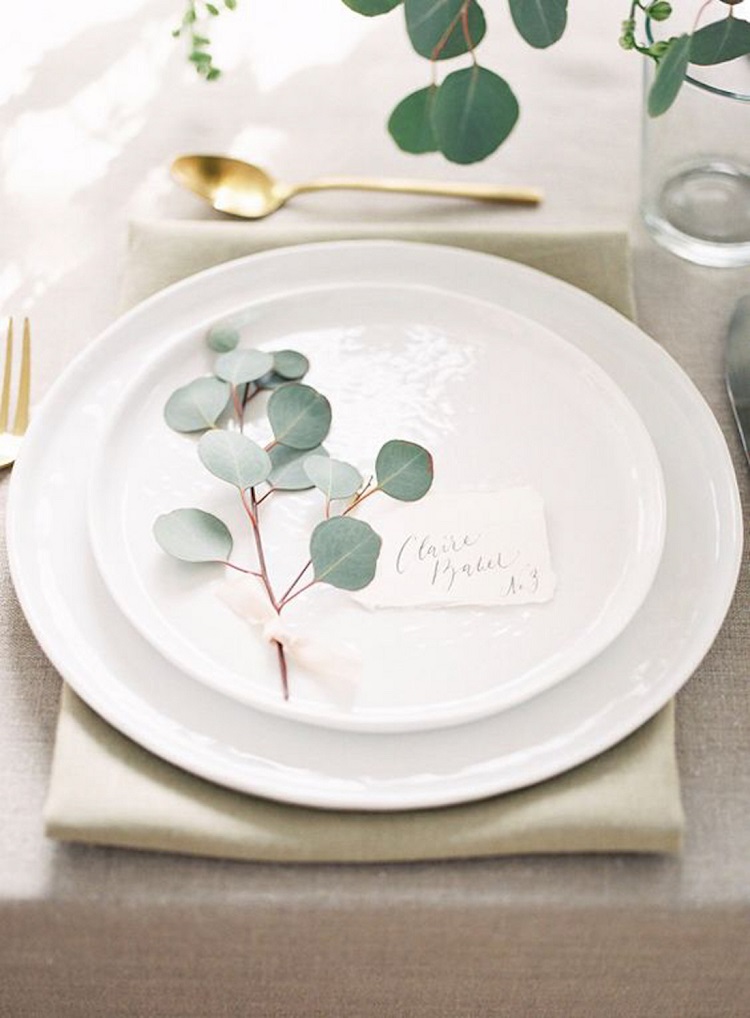 déco d'hiver en eucalyptus déco de table minimaliste