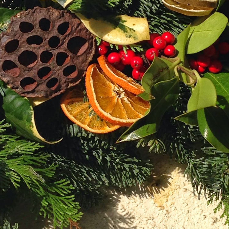 décoration Noël avec des oranges baies rouges