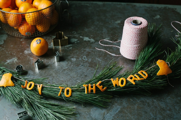décoration Noël avec des oranges idée originale zeste emporte-pièce