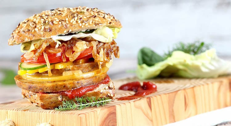 fast-food vegan recette cheeseburger haricots rouges champignons légumes
