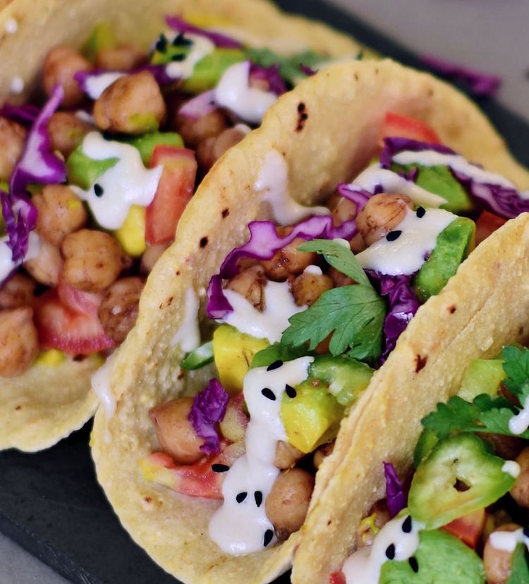 fast food vegan tacos pois chiches légumes avocat chou épices