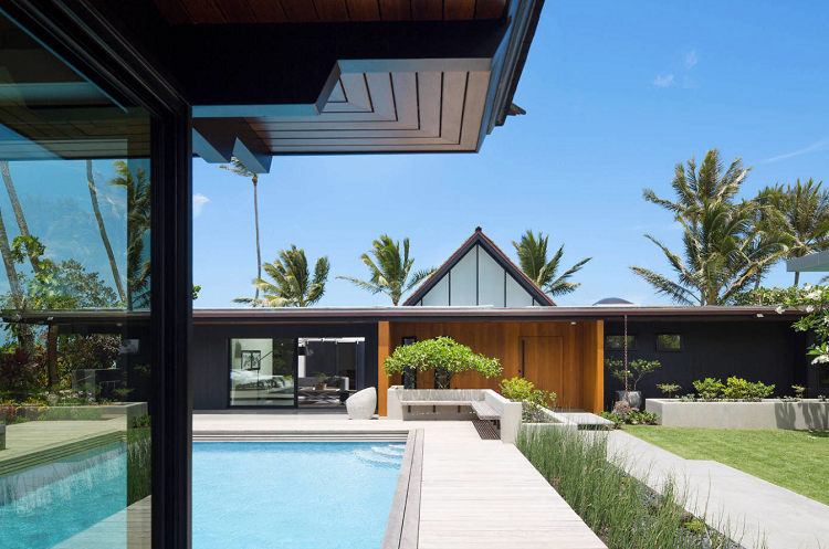 maison avec piscine bois ambiance exotique